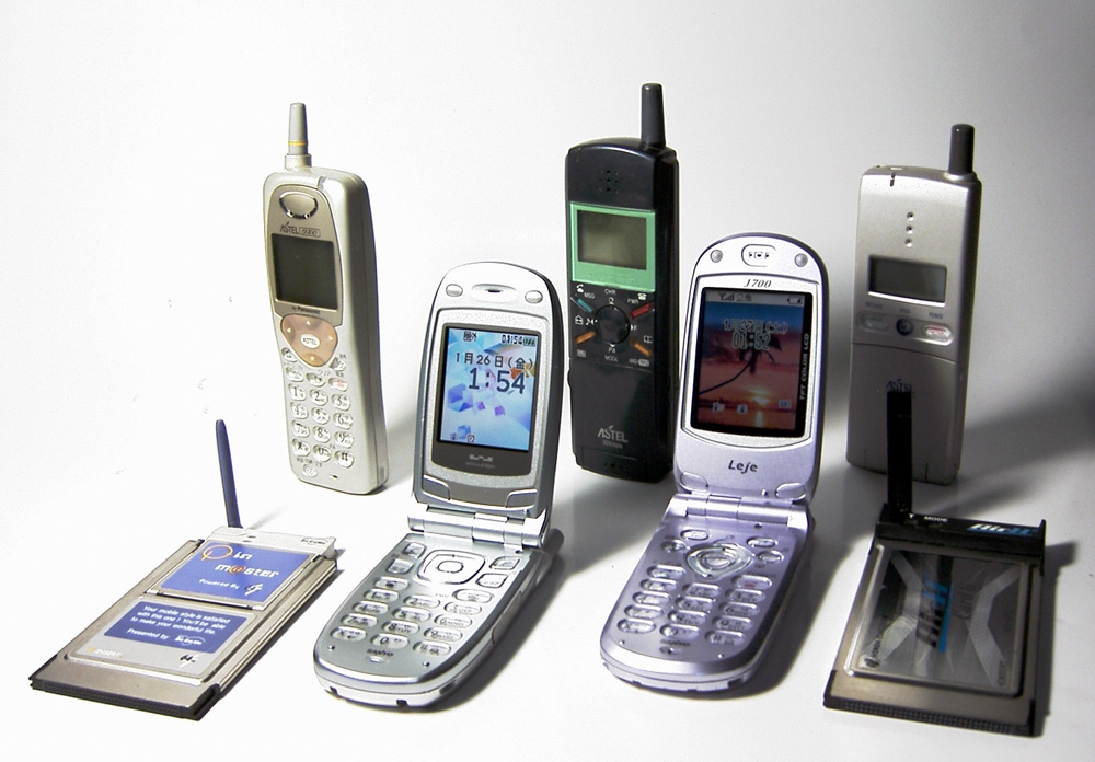Mobile_phone_PHS_Japan_1997-2003.jpg